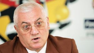 „Mă disociez de greșelile lor"