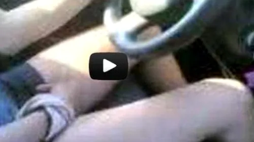 VIDEO Ce face o șoferiță din Italia la volan!** Milioane de oameni au dat click