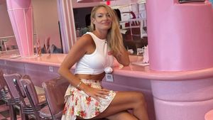 Valentina Pelinel, apariție în piele la 45 de ani şi un mesaj misterios: „Pregătită pentru un nou capitol”