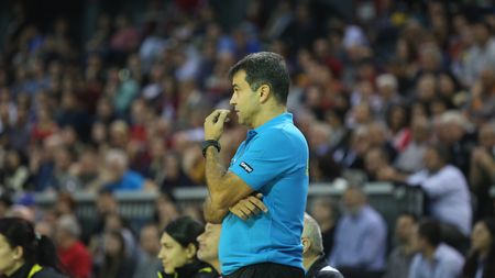 Selecționerul Ambros Martin, după calificarea în finala Trofeului Carpați: "Ă‚sta a fost debutul meu oficial pe banca României, nu turneul din Olanda". Concluziile spaniolului înainte de CE