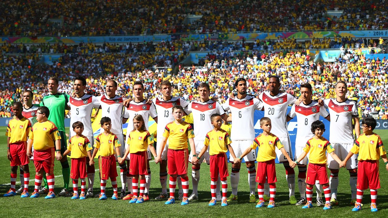 (P) Doi copii români au fost pe gazon la Mondiale. "Tata mi-a mulțumit că l-am adus pe Maracana". McDonald's le-a oferit posibilitatea de a intra pe teren alături de Khedira și Boateng la meciul cu Franța