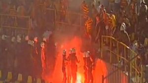 VIDEO** Vezi luptele grecilor de la Aris cu poliția! Toja a fost pe teren 90 de minute