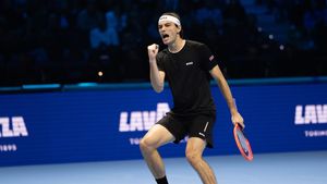 Fritz este primul finalist de la Turneul Campionilor, după ce l-a învins în tie-break-ul setului decisiv pe Zverev