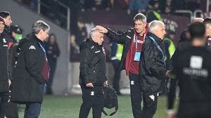 Cristiano Bergodi laudă transferurile Rapidului şi neagă evidența la brutalitatea lui Damjan Djokovic, care trebuia eliminat pentru lovirea adversarului cu cotul: ce spune despre fotbalistul umplut de sânge de croat!