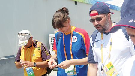 Pâslaru separată de colegele ei