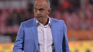 Florin Prunea explică motivele sancționării antrenorilor fără licența PRO: „FRF dorește desființarea LPF pentru a pune mâna pe drepturile TV” | VIDEO EXCLUSIV ProSport Live