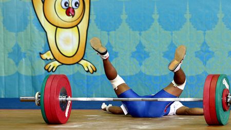 Un nou caz Zidane, la Jocurile Commonwealth-ului: un halterofil australian i-a spart nasul unui adversar cu o lovitură cu capul, după ce iubita acestuia îl felicitase pentru bronzul câștigat