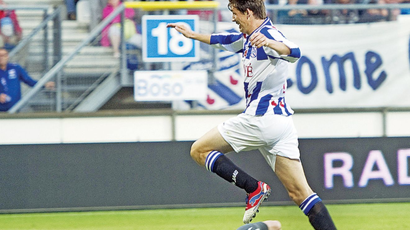 Rupți în patru:** conducerea e supărată pe veteranii cu salarii mari, unii jucători nu-l mai suportă pe Sabău, avionul care-i aducea în țară s-a defectat, iar fanii anunță proteste dure cu Iașiul