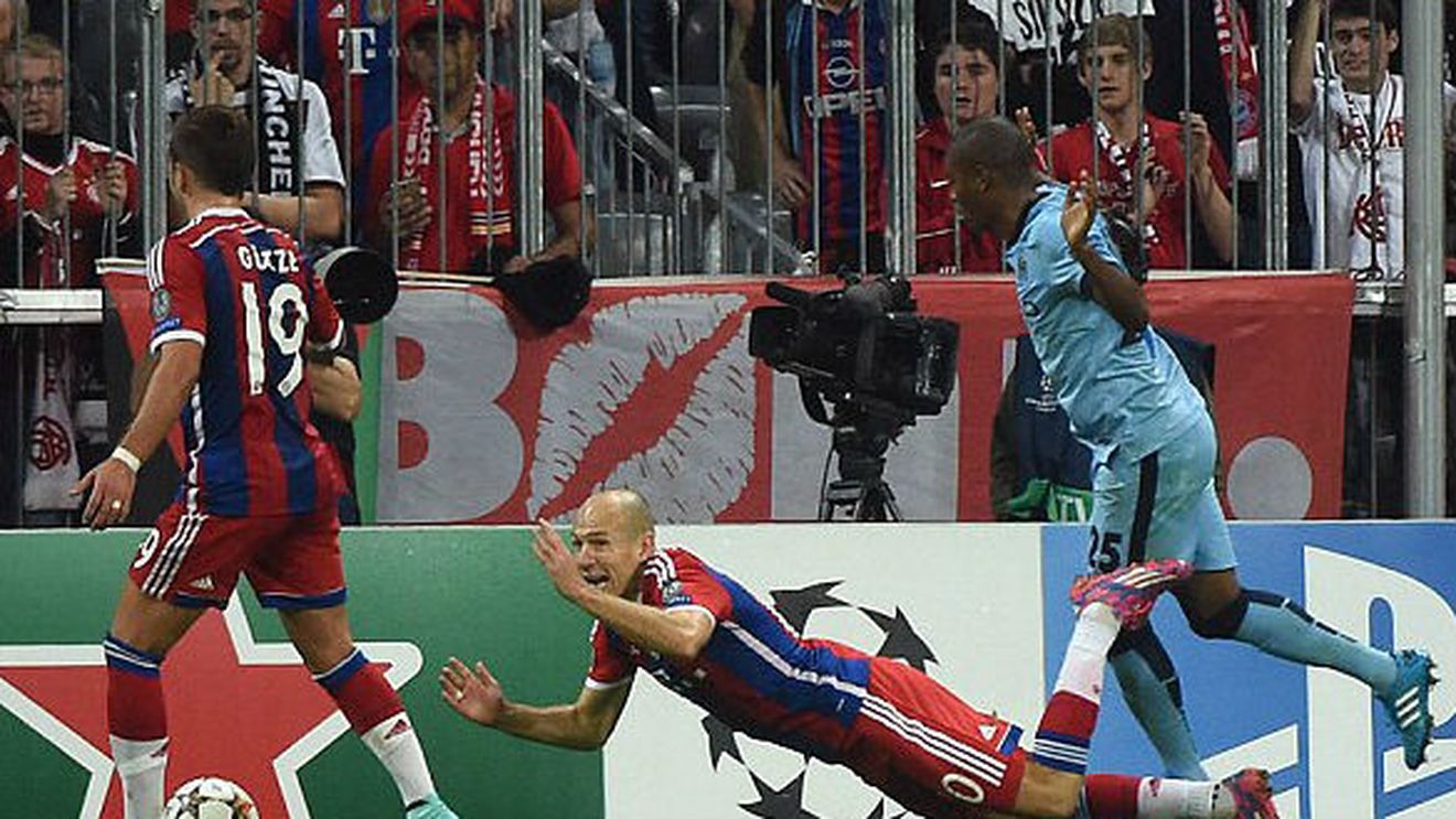 S-au săturat de simulările lui Robben. Graham Poll propune ca olandezul să fie suspendat dacă mai încearcă să trișeze