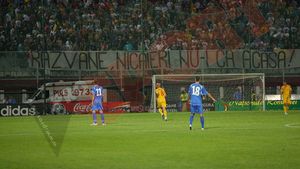 FOTO** Mesajul emoționant al fanilor rapidiști pentru Răzvan! Cum a fost primit selecționerul în Giulești