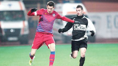 Pentru el, mingea nu e dezumflată: "E și pitic, și de picior stâng! Messi scrie pe fruntea lui"** VIDEO Mijlocașul care a băgat o pretendentă la titlu în criză TOTALĂ‚