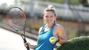 FOTO și VIDEO | Halep a efectuat primul antrenament pe centralul de la Australian Open, apoi s-a fotografiat cu un cunoscut politician. Care a fost scopul întâlnirii 