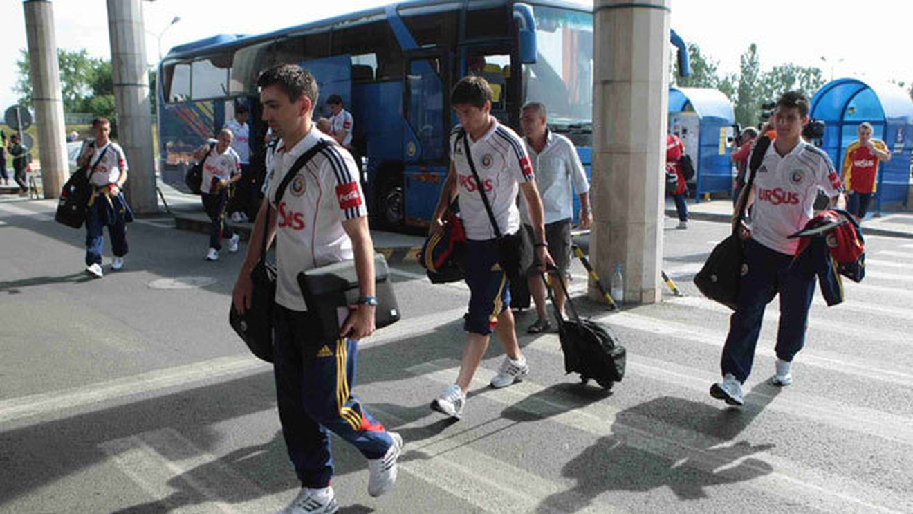 Vulcanul nu le-a pus probleme "tricolorilor":** "Suntem la Frankfurt, ajungem acasă la timp"