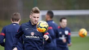 Ștefan Radu a ieșit din calculele lui United. "Diavolii" s-au înțeles pentru transferul lui Luke Shaw, de la Southampton