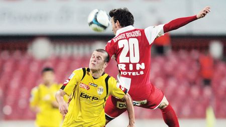 ANALIZĂ‚** Luptă ACERBĂ‚ între primele 8 echipe din campionat! VEZI atuurile fiecărei combatante!