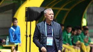 Mircea Rednic, scos din sărite în timpul partidei CS Mioveni - UTA Arad 0-2: „Poți să zici ce vrei de mine, dar să nu mă înjuri de mamă, de familie, asta nu pot să accept”. De cine a fost jignit „Puriul”