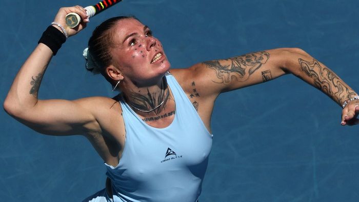 Povestea jucătoarei care a tras atenția tuturor la Australian Open. S-a tatuat pe față pentru meciul cu campioana en-titre, în timp ce tatăl ei luptă pe front: „Nu pot vorbi despre asta”