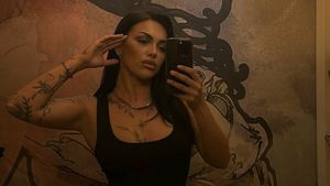 Controversata vedetă de 21 de ani și-a dat întâlnire cu milionarul cu 14 ani mai bătrân și au fost prinși