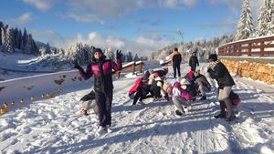 FOTO | Refacere după un an solicitant. Cum se distrează la munte elevele lui Bellu și Bitang