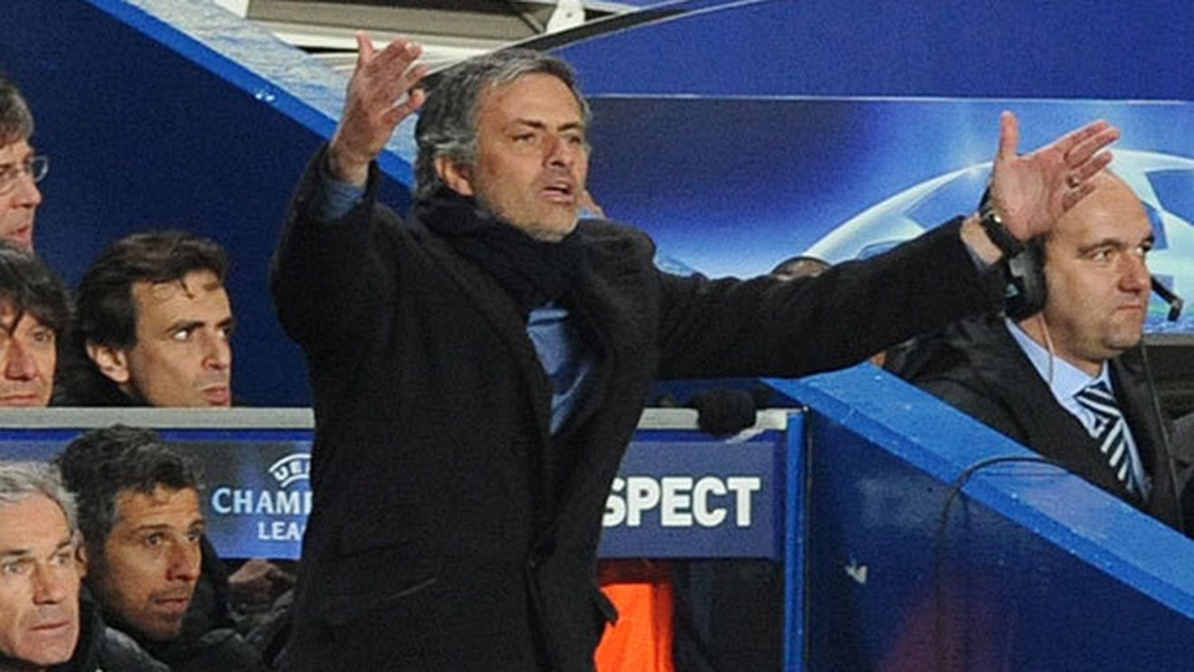 Moratti speră degeaba?** Englezii sunt siguri: "Mourinho revine la Chelsea!" Abramovich s-a întâlnit mascat cu "Specialul" în timpul amicalului Brazilia-Rusia