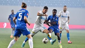 Staff-ul Universității Craiova pune paie pe foc înainte de derby-ul cu FCU: „Suntem liniștiți, valoarea poate face diferența”. Oltenii nu l-au uitat nici pe Mircea Rednic: „A fost o glumă proastă, o jignire!”