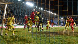 Cum arată glezna portarului de la Petrolul. Sacrificiul făcut de Raul Bălbărău pentru a juca în meciul cu FCSB. FOTO EXCLUSIV