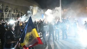 Bănia dă-n clocot! Fani din toată ţara şi de peste hotare au venit să vadă cel mai important meci al Universităţii din ultimele decenii