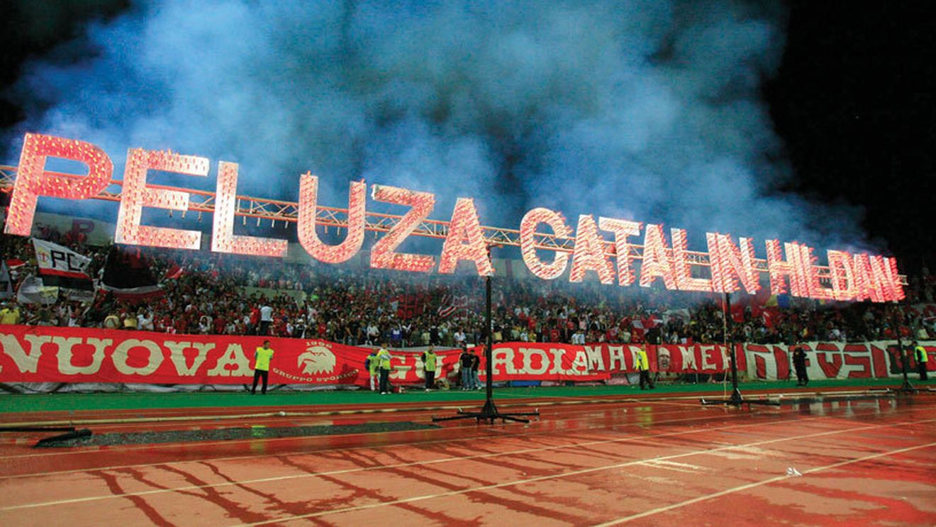 O poartă li se închide? Rapidiștii au luat cu asalt casele de bilete: 6000 de tichete date pentru baraj