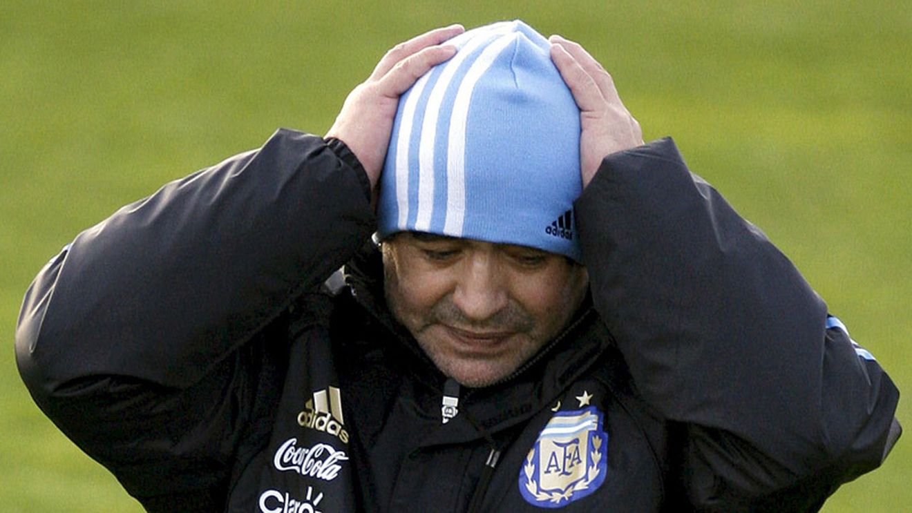 Incident stupid! **Maradona a fost operat după ce a fost mușcat de față de propriul câine