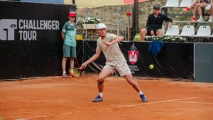 Veste bună pentru tinerii jucători români. Primii trei clasați în ierarhia ATP vor primi wild card la turneul Challenger 100 de la Iași. „Nu ne dezicem de misiunea noastră, de a-i susține pe jucătorii români”. Rezultatele tenismanilor noștri la primele patru ediții de la Iași