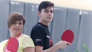 SPECIAL | 'Zamfirii', portret de familie în tenisul de masă: Adriana Zamfir, alături de fiul său, Mihai. "Țin minte că el avea șase ani, eram în Spania, jucam la un Campionat Universitar, iar el s-a așezat pe scaun și a început să îmi dea indicații"