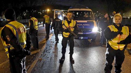 Document secret: planul în 6 puncte al atentatelor de la Hanovra. Totul pornea pe stadion, în timpul meciului Germania - Olanda