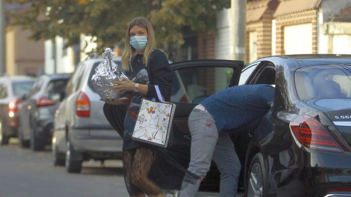 Cele mai recente imagini cu Simona Halep înainte să fie infectată cu COVID-19! Cum a fost surprinsă vedeta pe străzile din București | EXCLUSIV