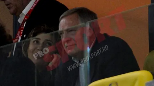 FOTO EXCLUSIV: Reprezentantul unui club URIAȘ și plin de bani a venit la meciul lui Dinamo!** Cine e personajul misterios care a însoțit-o pe Anamaria Prodan