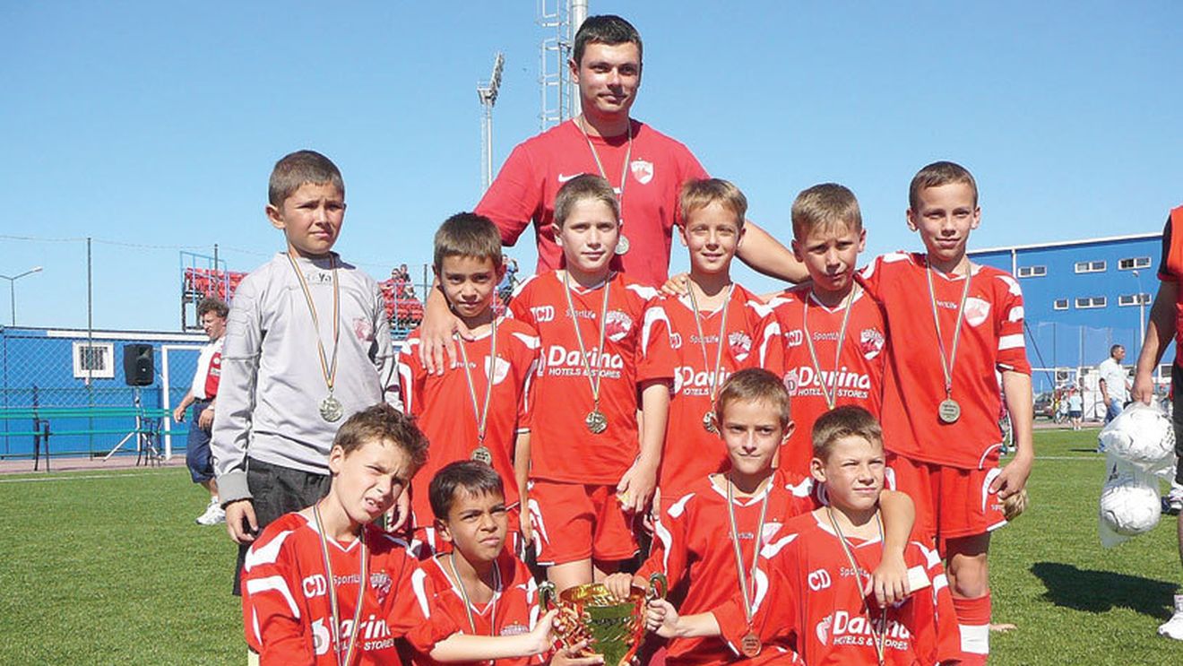 Episod incredibil petrecut luni la Dinamo! Un antrenor a fost umilit în fața jucătorilor pentru că ar fi stelist! Ce s-a întâmplat