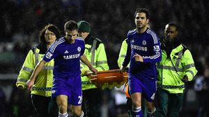 Imaginea sfârșitului de an. Mourinho nu a înțeles nimic, Fabregas și Azpilicueta au cărat targa. Ce s-a întâmplat în Cupa Ligii