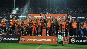 Gata cu "lungă și pe-a doua" la CFR! "Edi insistă pe un joc elaborat, bazat pe posesie". Petrescu: "Cu un fotbal boem vor ieși din primul tur din Europa"