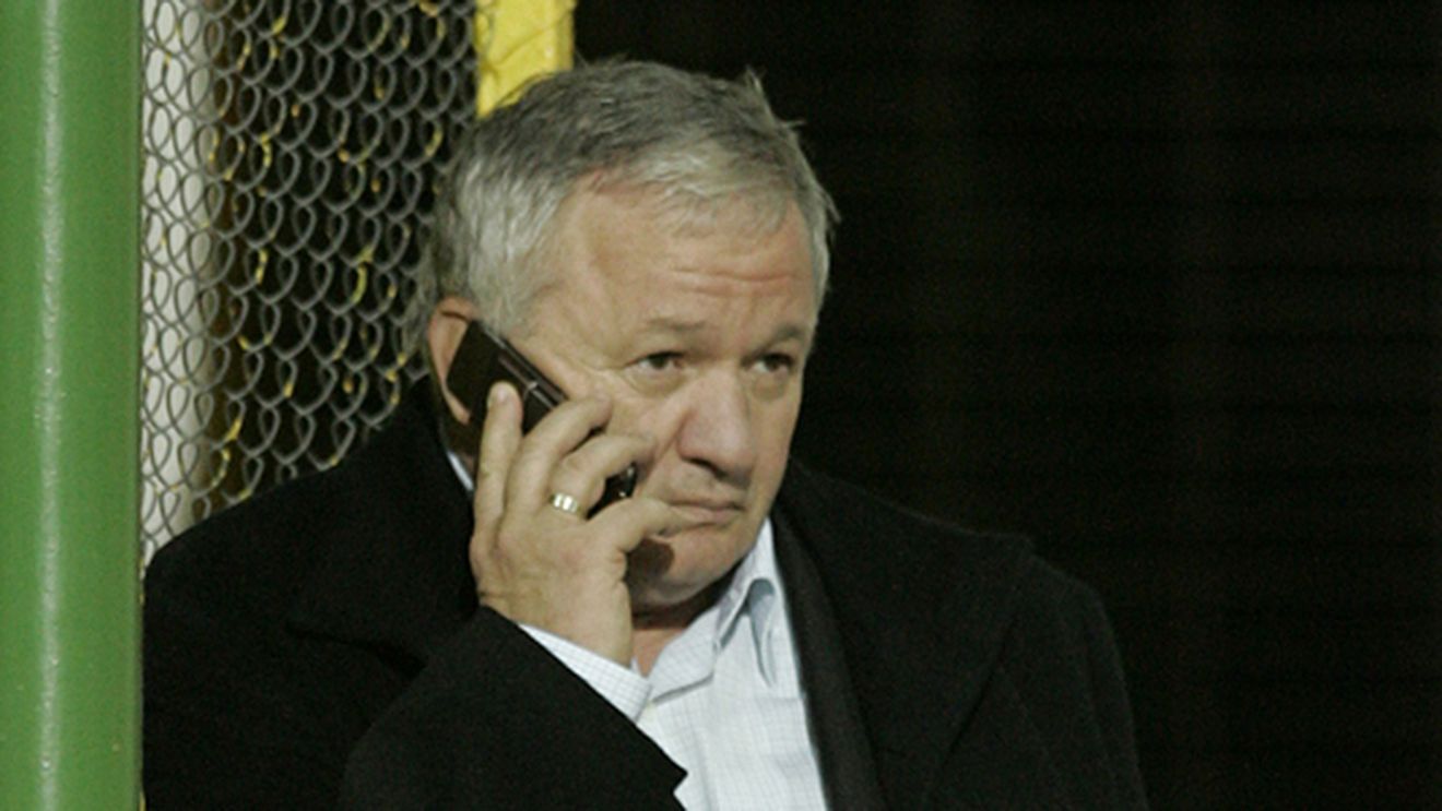 Porumboiu îi răspunde lui Dinu 'Vamă':** "Dacă îi zic vreo două i se mută mustața"