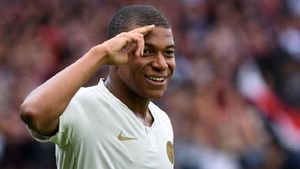 Va fi mai tare decât Messi și Cristiano Ronaldo? Kylian Mbappe a ajuns la 100 de goluri în carieră cu un an și jumătate „mai devreme"