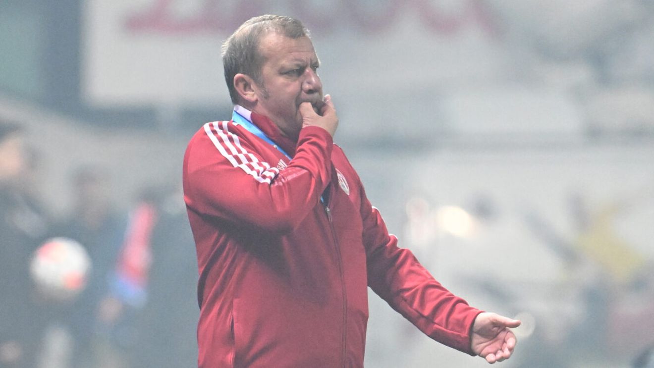 Dorinel Munteanu şi-a distrus fotbaliştii şi, mai ales, pe cel pe care îl consideră principalul vinovat pentru eşecul cu Petrolul: „Sunt prea cocoloşiți. Nu vreau să-i jignesc”