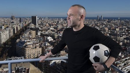 Iniesta vrea să se întoarcă la Barcelona! "Don Andres" se vede antrenând pe Camp Nou