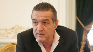 'Antrenorul' Becali: "Îi iau pe Karamieni** dacă Stoichiță joacă cu Artiom fundaș stânga"