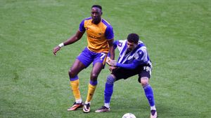 Fotbalistul, condamnat la 14 luni de închisoare cu executare, după ce biciclistul pe care l-a lovit cu Mercedesul său a murit. Văduva victimei, devastată: „Viața e un coșmar de atunci”