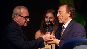 Cum a introdus în țară un diplomat român de la ONU un portbagaj plin cu 1.5 milioane de franci elvețieni pe vremea lui Nicolae Ceaușescu și ce decizie șocantă a luat Tudor Postelnicu! EXCLUSIV