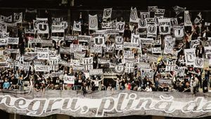 Peluza Șepcile Roșii, mesaj devastator pentru ”marii U-iști” care vor să preia puterea la ”U” Cluj: ”U nu are nevoie de gheare și minți avide după putere care să-l sfâșie!”