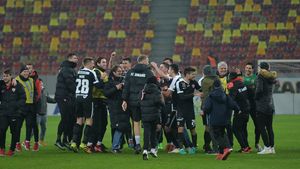 FOTO | Derby-ul ironiilor. Cum și-au "taxat" dinamoviștii marea rivală