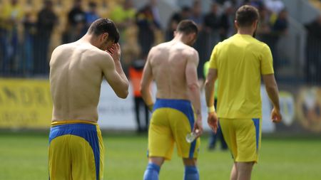 Fostul președinte al unui club de tradiție a rupt tăcerea după ce echipa a ratat promovarea în Liga 1: "Am fost scuipat pe stradă. Copilul mi-a spus 'Tati, ești o mizerie'"