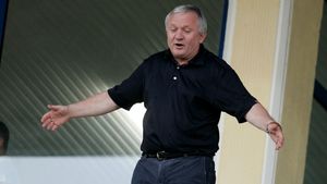 Porumboiu: "Cum să dea N'Doye tocmai în bară, în minutul 90?" | Badea: "E absurd să vorbești de blat"