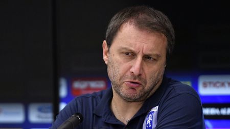 Episod fabulos cu Devis Mangia, antrenorul de la Universitatea Craiova acuzat de hărțuire sexuală: „Trecea pe lângă duș. Mă uitam să văd: se uită, nu se uită?”