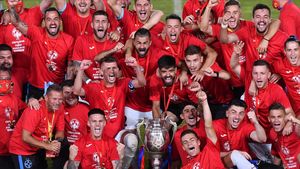 Fotbalistul care îl făcea praf pe Gigi Becali după ce a plecat de la FCSB și-a ales altă carieră: cântă și face spectacol în fața a milioane de oameni! Ce spunea jucătorul la plecarea din România: „El avea găinile lui în echipă! Ei pot face ce vor și restul suntem sclavi”